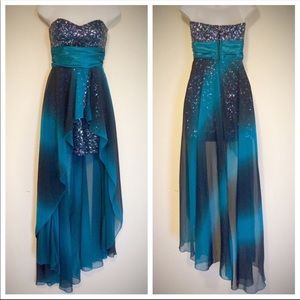 SPEECHLESS Strapless Formal Dress